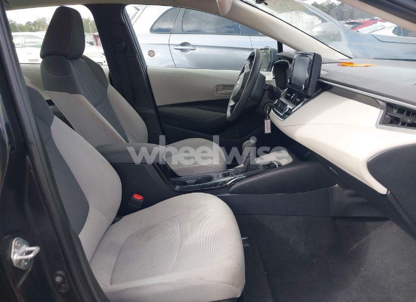 Photo 5 of 2022 Toyota Corolla LE (VIN 5YFEPMAEXNP342734)