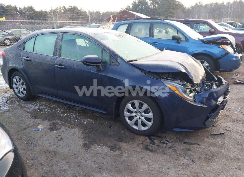 2022 Toyota Corolla LE (VIN 5YFEPMAEXNP354138) main photo