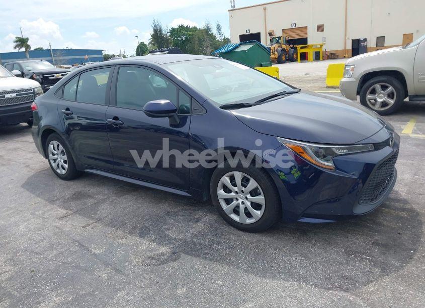 2022 Toyota Corolla LE (VIN 5YFEPMAEXNP358481) main photo