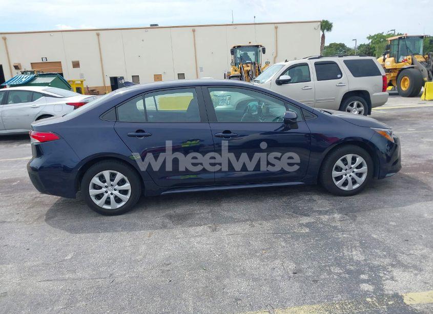 Photo 13 of 2022 Toyota Corolla LE (VIN 5YFEPMAEXNP358481)