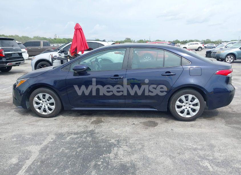Photo 14 of 2022 Toyota Corolla LE (VIN 5YFEPMAEXNP358481)
