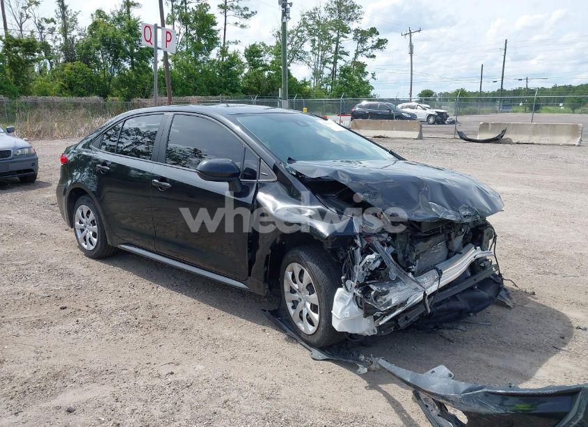 2022 Toyota Corolla LE (VIN 5YFEPMAEXNP371201) main photo