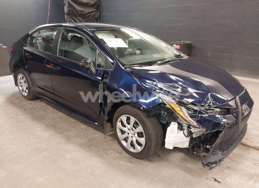 2022 Toyota Corolla LE (VIN 5YFEPMAEXNP376740) main photo