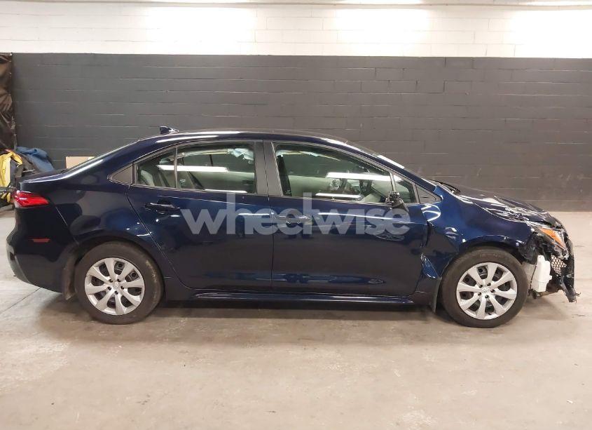 Photo 13 of 2022 Toyota Corolla LE (VIN 5YFEPMAEXNP376740)