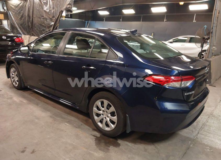 Photo 3 of 2022 Toyota Corolla LE (VIN 5YFEPMAEXNP376740)