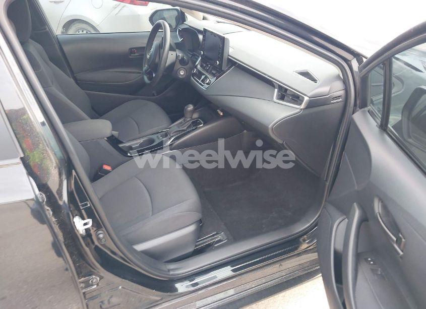 Photo 5 of 2022 Toyota Corolla LE (VIN 5YFEPMAEXNP384563)