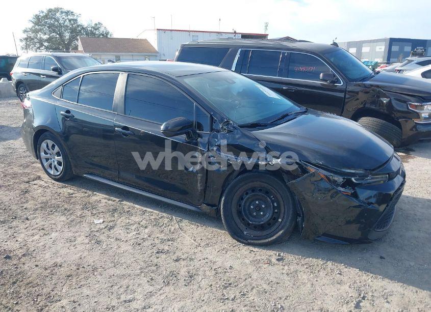 2022 Toyota Corolla LE (VIN 5YFEPMAEXNP389584) main photo