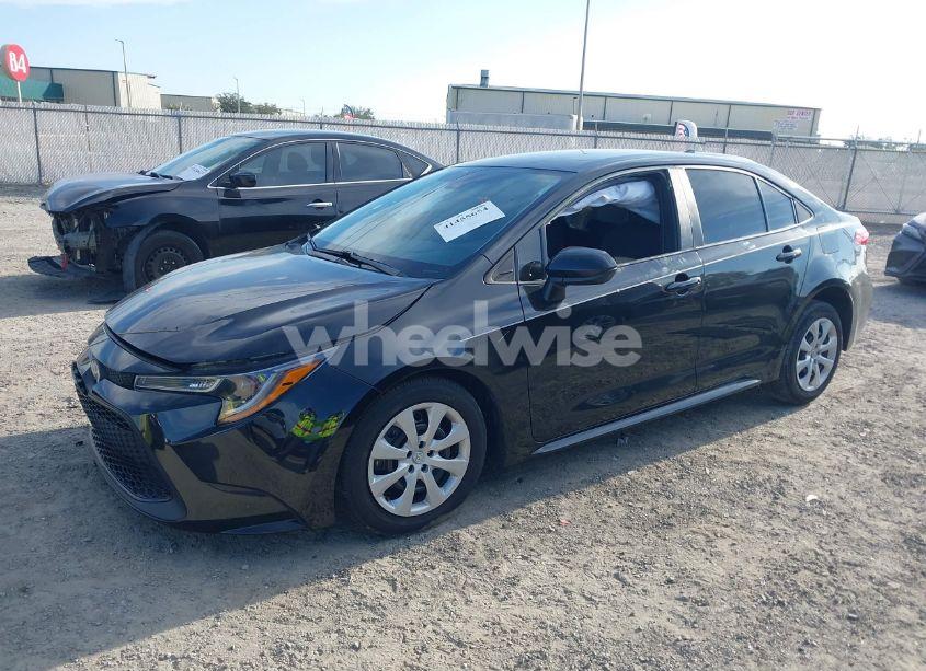 Photo 2 of 2022 Toyota Corolla LE (VIN 5YFEPMAEXNP389584)