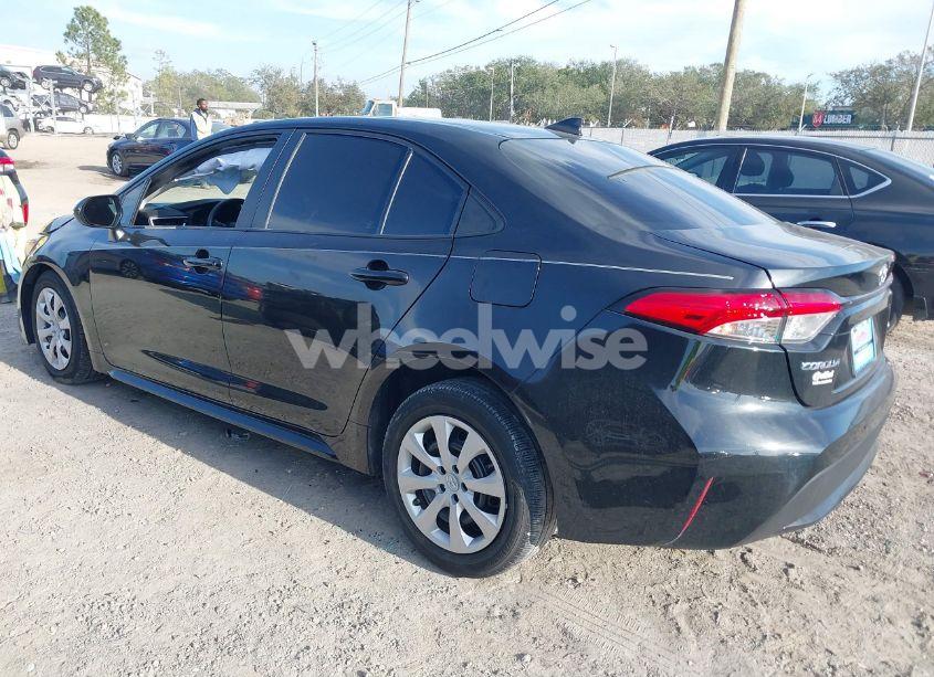 Photo 3 of 2022 Toyota Corolla LE (VIN 5YFEPMAEXNP389584)