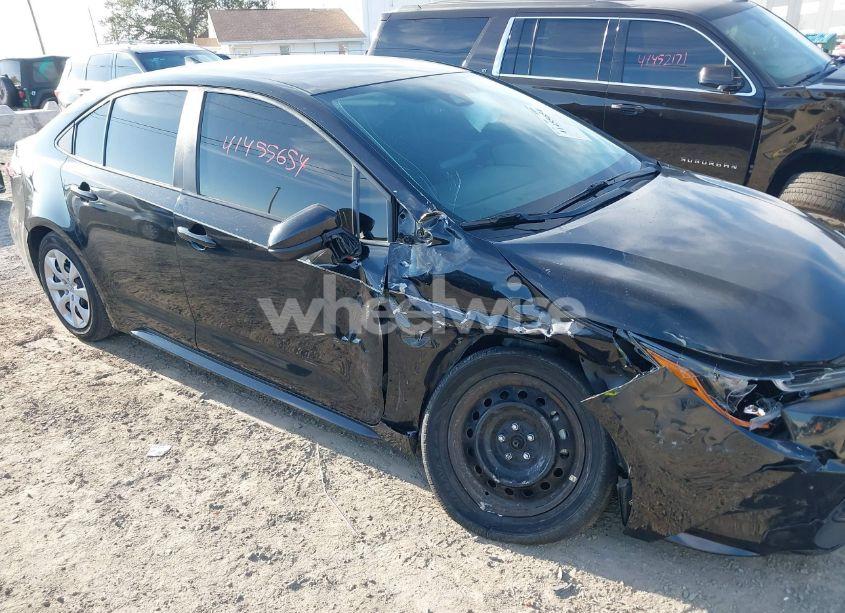 Photo 6 of 2022 Toyota Corolla LE (VIN 5YFEPMAEXNP389584)