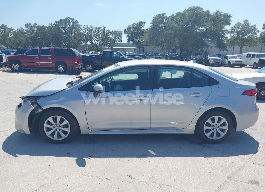 Photo 14 of 2022 Toyota Corolla LE (VIN 5YFEPMAEXNP390654)