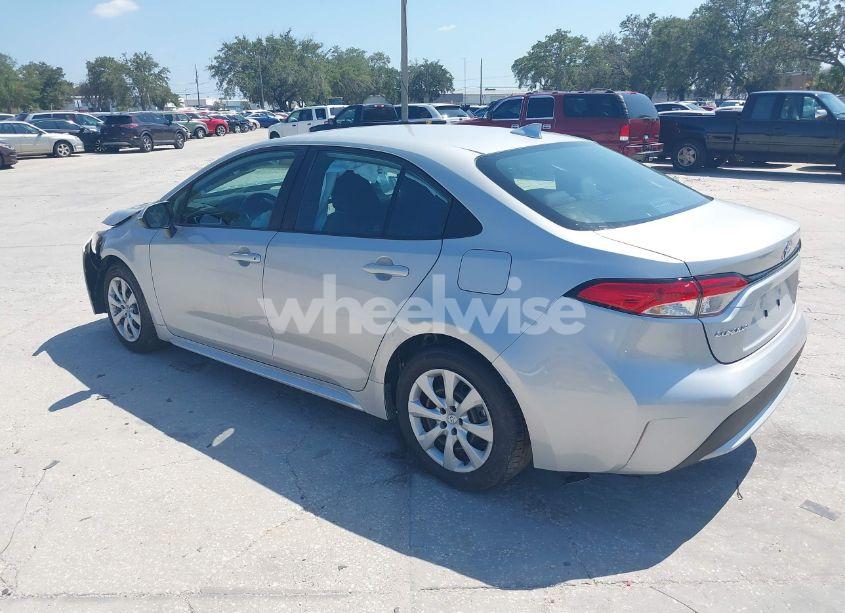 Photo 3 of 2022 Toyota Corolla LE (VIN 5YFEPMAEXNP390654)