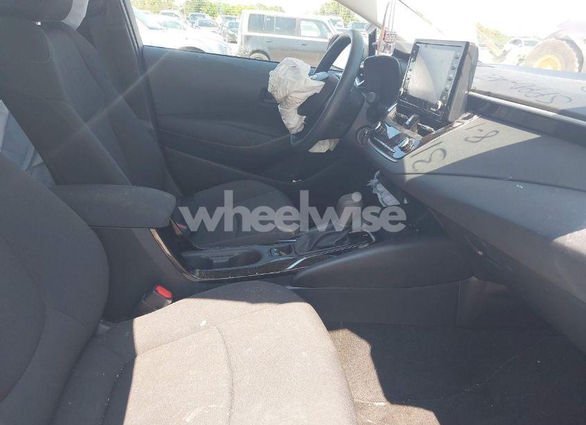 Photo 5 of 2022 Toyota Corolla LE (VIN 5YFEPMAEXNP390654)