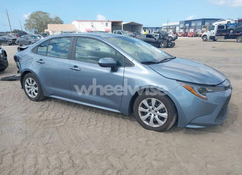 2020 Toyota Corolla LE (VIN 5YFEPRAE0LP034885) main photo