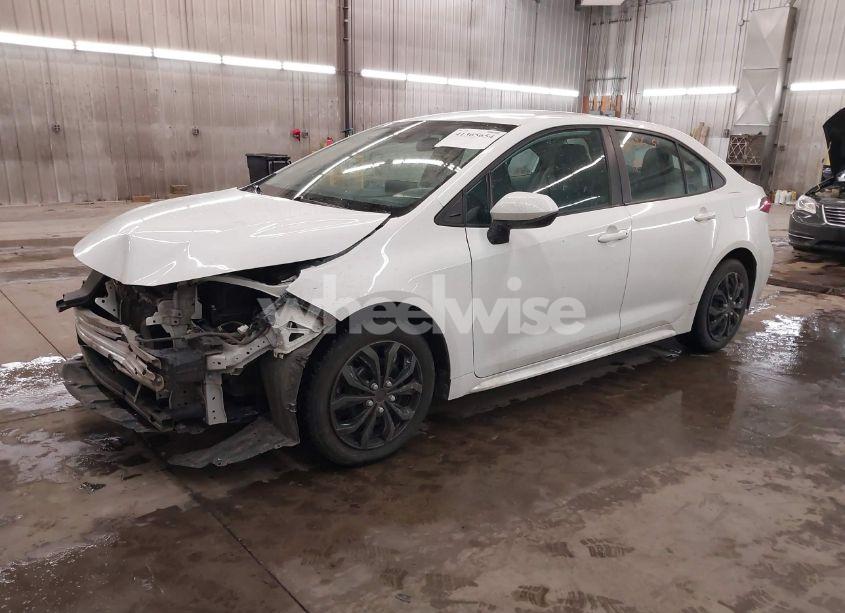 Photo 2 of 2020 Toyota Corolla LE (VIN 5YFEPRAE0LP045532)