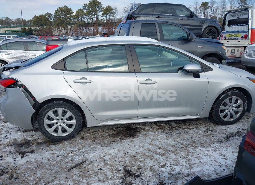 Photo 13 of 2020 Toyota Corolla LE (VIN 5YFEPRAE0LP077400)