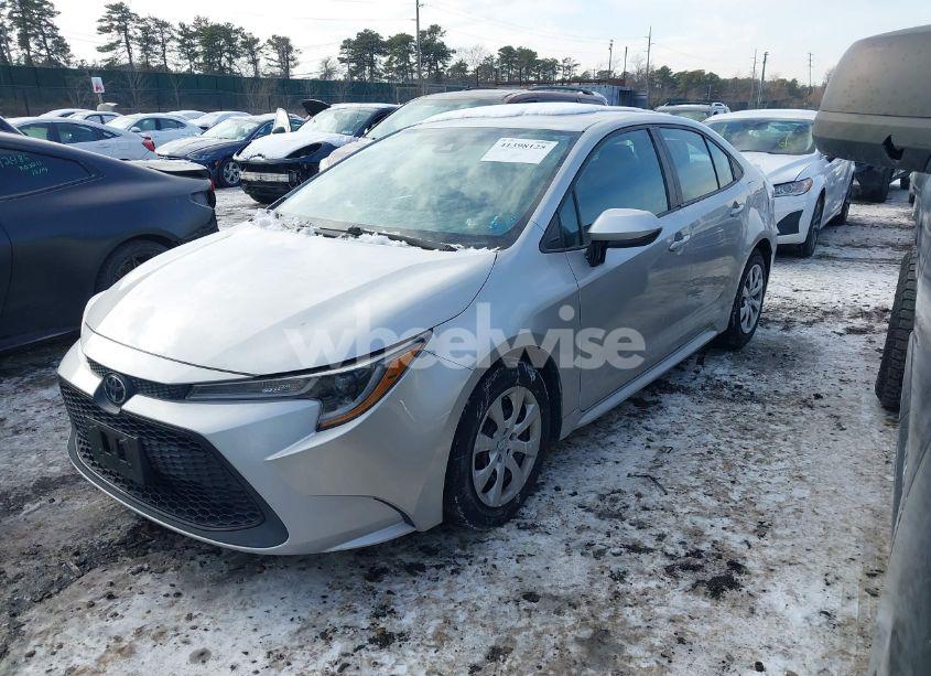 Photo 2 of 2020 Toyota Corolla LE (VIN 5YFEPRAE0LP077400)
