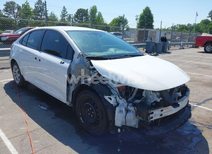 2020 Toyota Corolla LE (VIN 5YFEPRAE1LP073839) main photo