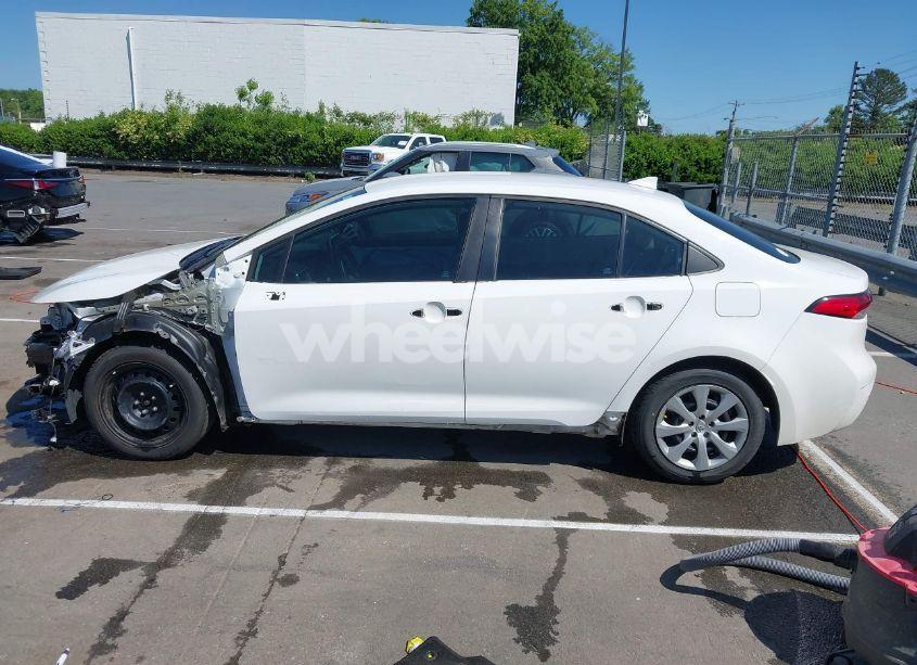 Photo 14 of 2020 Toyota Corolla LE (VIN 5YFEPRAE1LP073839)