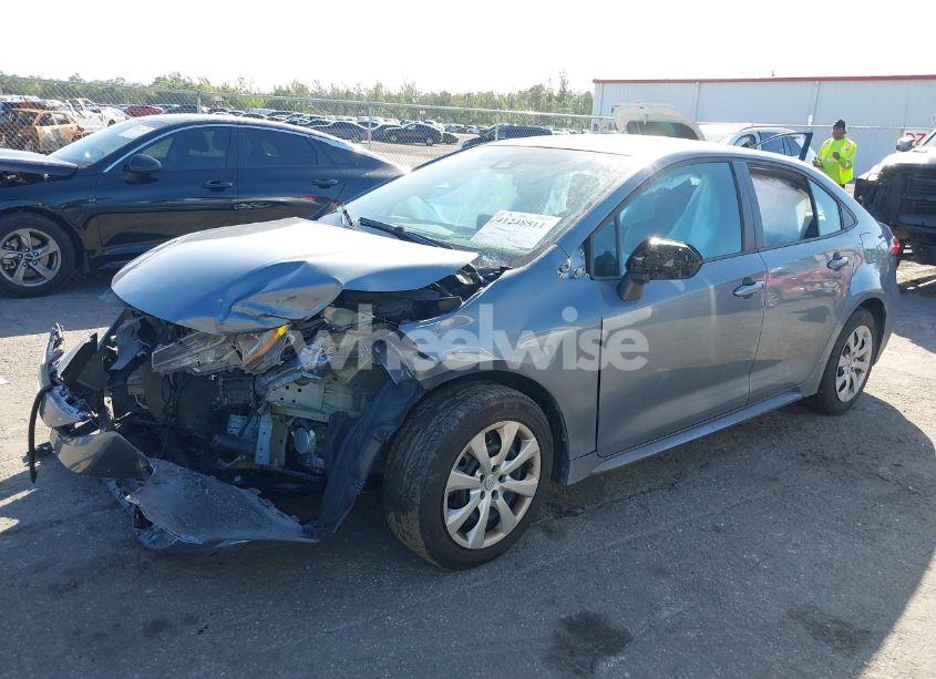 Photo 2 of 2020 Toyota Corolla LE (VIN 5YFEPRAE1LP083285)