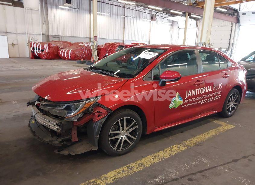 Photo 2 of 2020 Toyota Corolla LE (VIN 5YFEPRAE1LP139614)