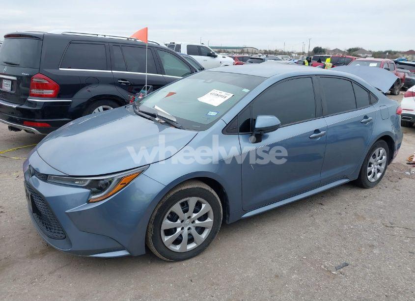 Photo 2 of 2020 Toyota Corolla LE (VIN 5YFEPRAE2LP063370)
