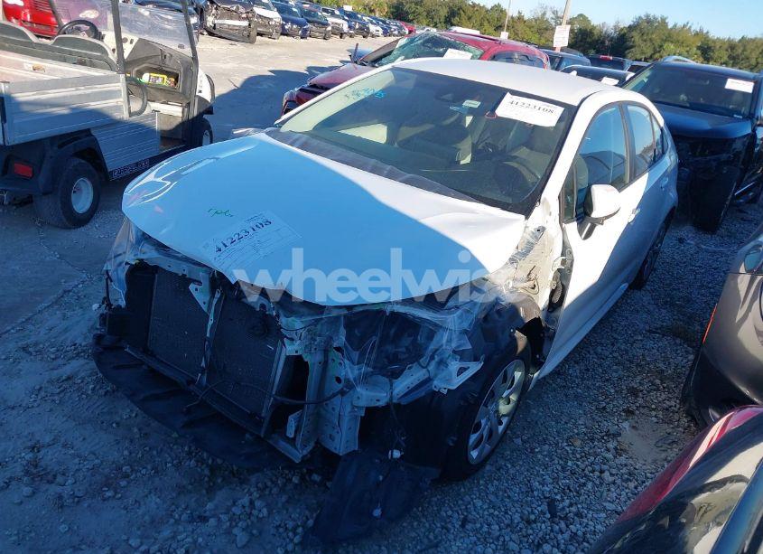 Photo 2 of 2020 Toyota Corolla LE (VIN 5YFEPRAE2LP066933)