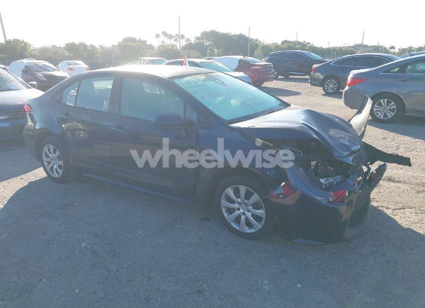 2020 Toyota Corolla LE (VIN 5YFEPRAE2LP069167) main photo