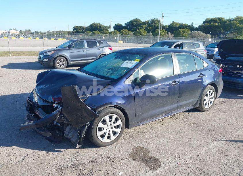 Photo 2 of 2020 Toyota Corolla LE (VIN 5YFEPRAE2LP069167)
