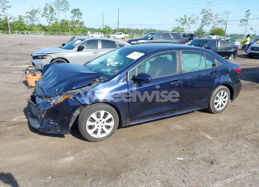 Photo 2 of 2020 Toyota Corolla LE (VIN 5YFEPRAE2LP082338)