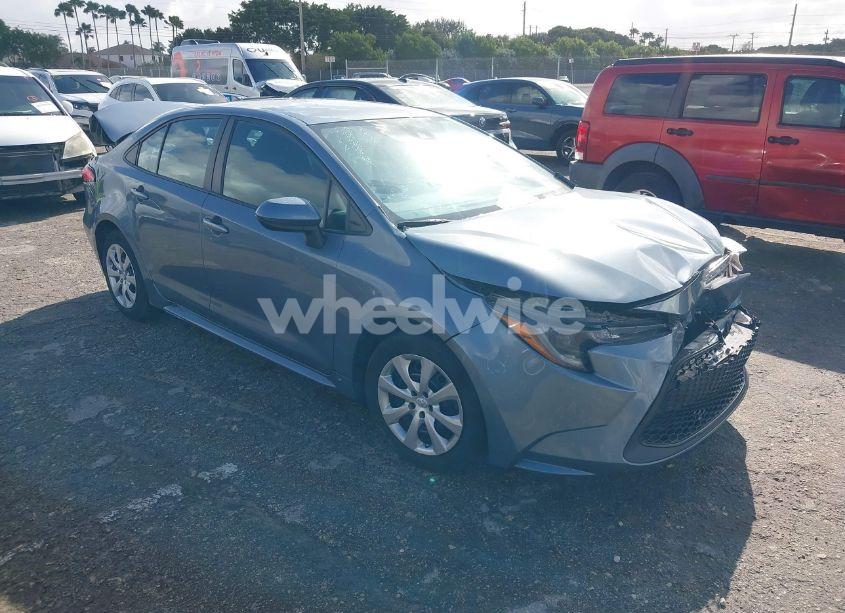 2020 Toyota Corolla LE (VIN 5YFEPRAE2LP121770) main photo