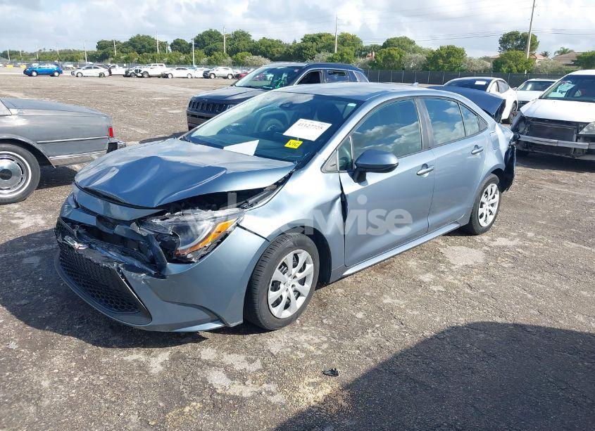 Photo 2 of 2020 Toyota Corolla LE (VIN 5YFEPRAE2LP121770)