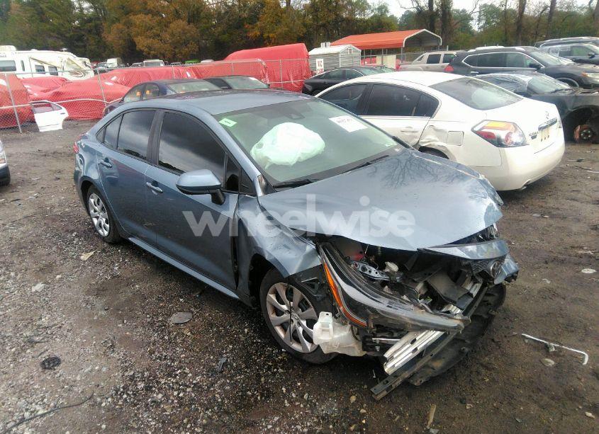 2020 Toyota Corolla LE (VIN 5YFEPRAE2LP123809) main photo