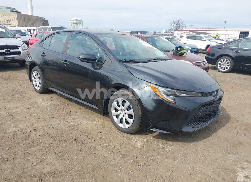 2020 Toyota Corolla LE (VIN 5YFEPRAE2LP134700) main photo