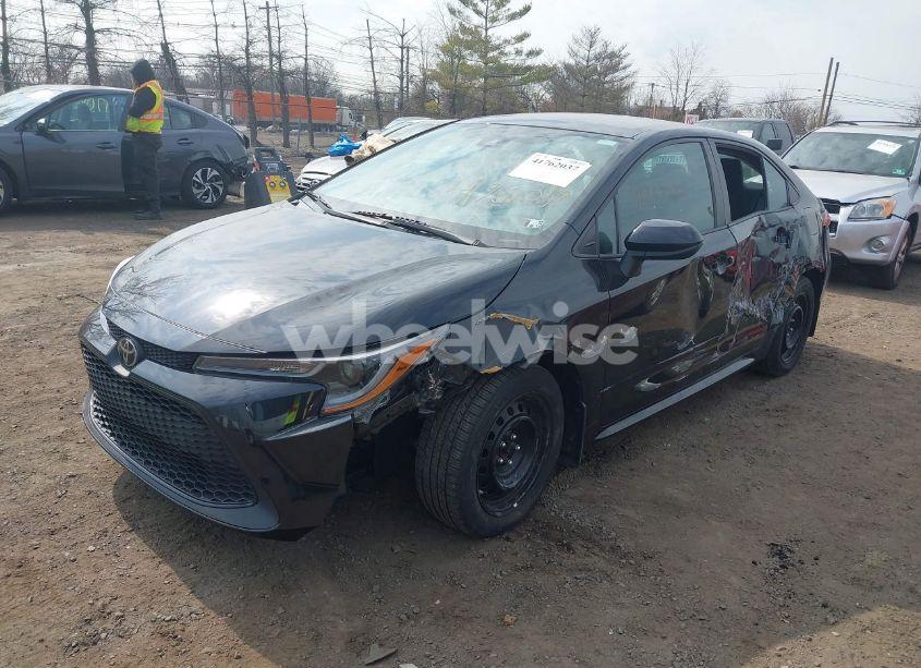 Photo 2 of 2020 Toyota Corolla LE (VIN 5YFEPRAE2LP134700)