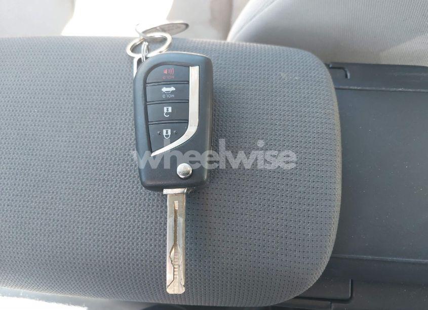 Photo 11 of 2020 Toyota Corolla LE (VIN 5YFEPRAE2LP136950)