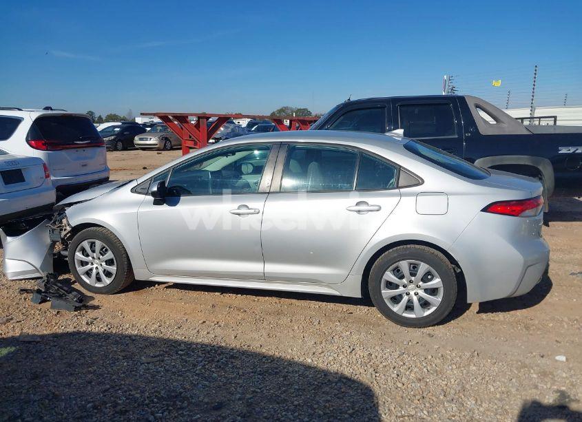 Photo 14 of 2020 Toyota Corolla LE (VIN 5YFEPRAE2LP136950)