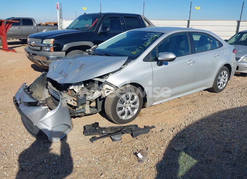 Photo 2 of 2020 Toyota Corolla LE (VIN 5YFEPRAE2LP136950)