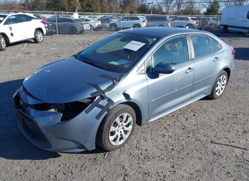Photo 2 of 2020 Toyota Corolla LE (VIN 5YFEPRAE3LP031057)