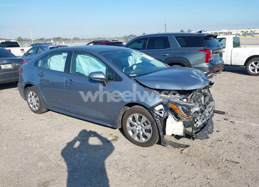 2020 Toyota Corolla LE (VIN 5YFEPRAE3LP036873) main photo