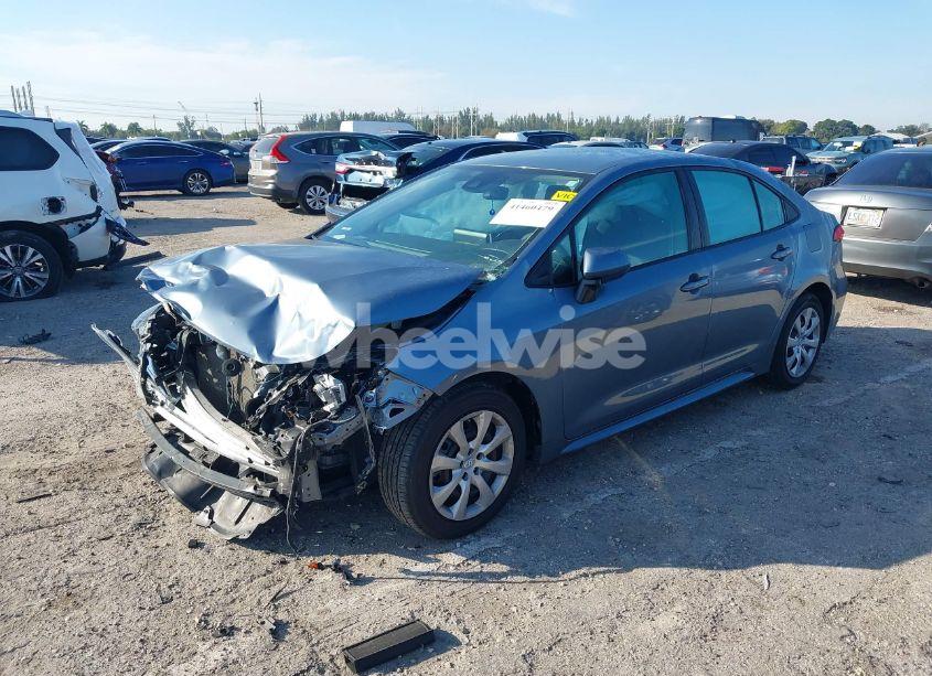 Photo 2 of 2020 Toyota Corolla LE (VIN 5YFEPRAE3LP036873)