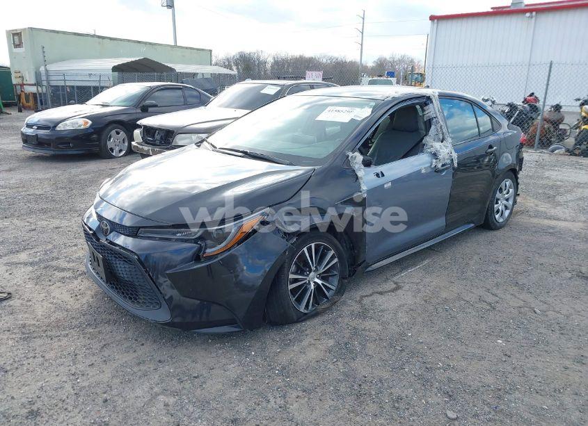 Photo 2 of 2020 Toyota Corolla LE (VIN 5YFEPRAE3LP040843)