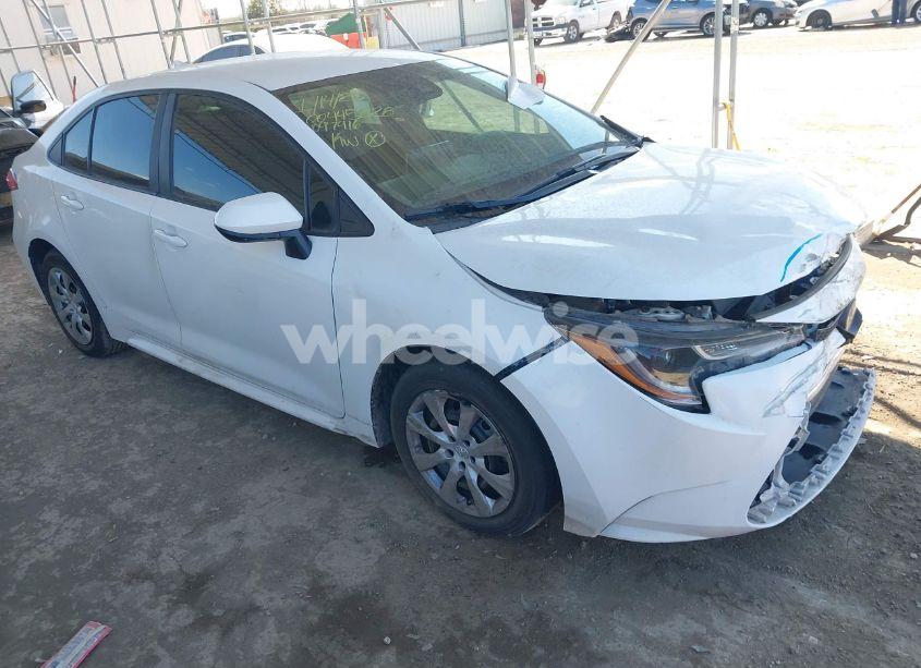 2020 Toyota Corolla LE (VIN 5YFEPRAE3LP097916) main photo