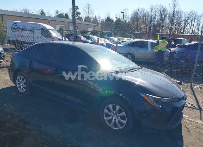 2020 Toyota Corolla LE (VIN 5YFEPRAE3LP126010) main photo