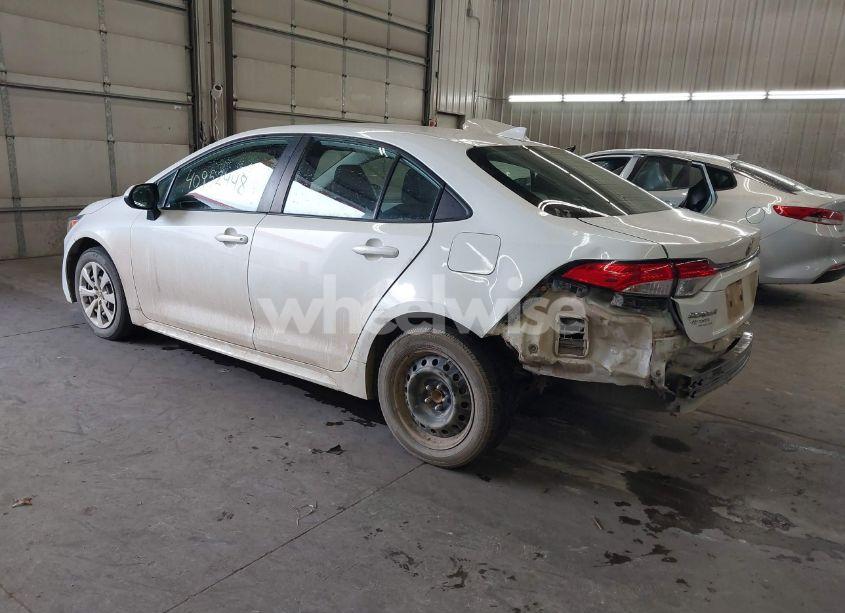 Photo 3 of 2020 Toyota Corolla LE (VIN 5YFEPRAE4LP002702)