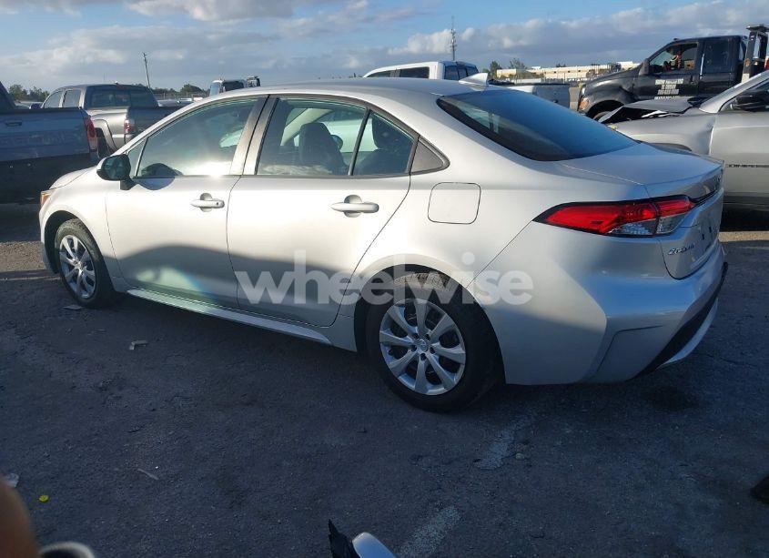 Photo 3 of 2020 Toyota Corolla LE (VIN 5YFEPRAE4LP027955)