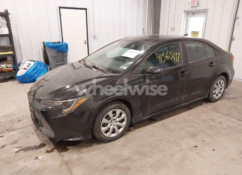 Photo 2 of 2020 Toyota Corolla LE (VIN 5YFEPRAE4LP029818)