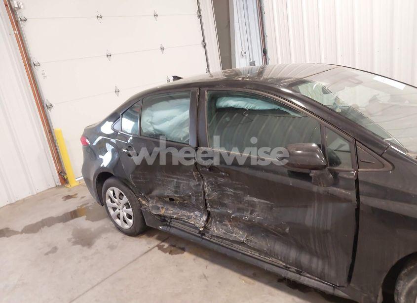 Photo 6 of 2020 Toyota Corolla LE (VIN 5YFEPRAE4LP029818)