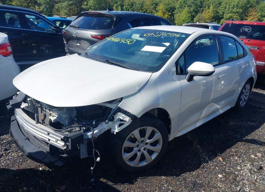 Photo 2 of 2020 Toyota Corolla LE (VIN 5YFEPRAE4LP065413)