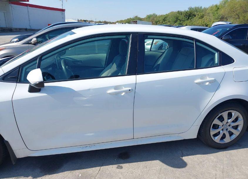 Photo 14 of 2020 Toyota Corolla LE (VIN 5YFEPRAE6LP015452)